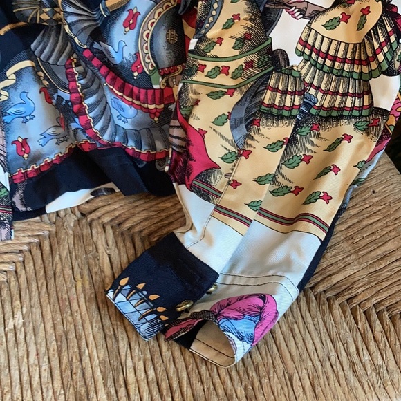 Blouse size 2 WATHNE measurements in pictures. It’s silk - Picture 4 of 9